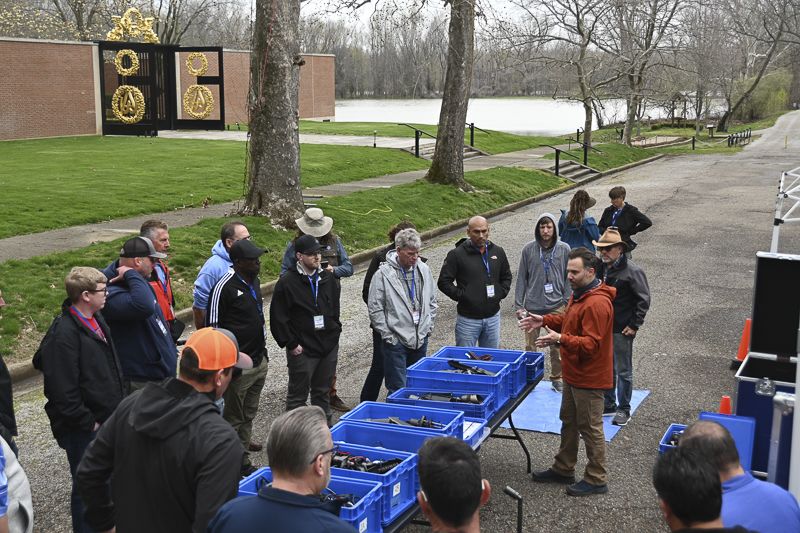 ILLI mentor leading a daytime fixture session with the cohort